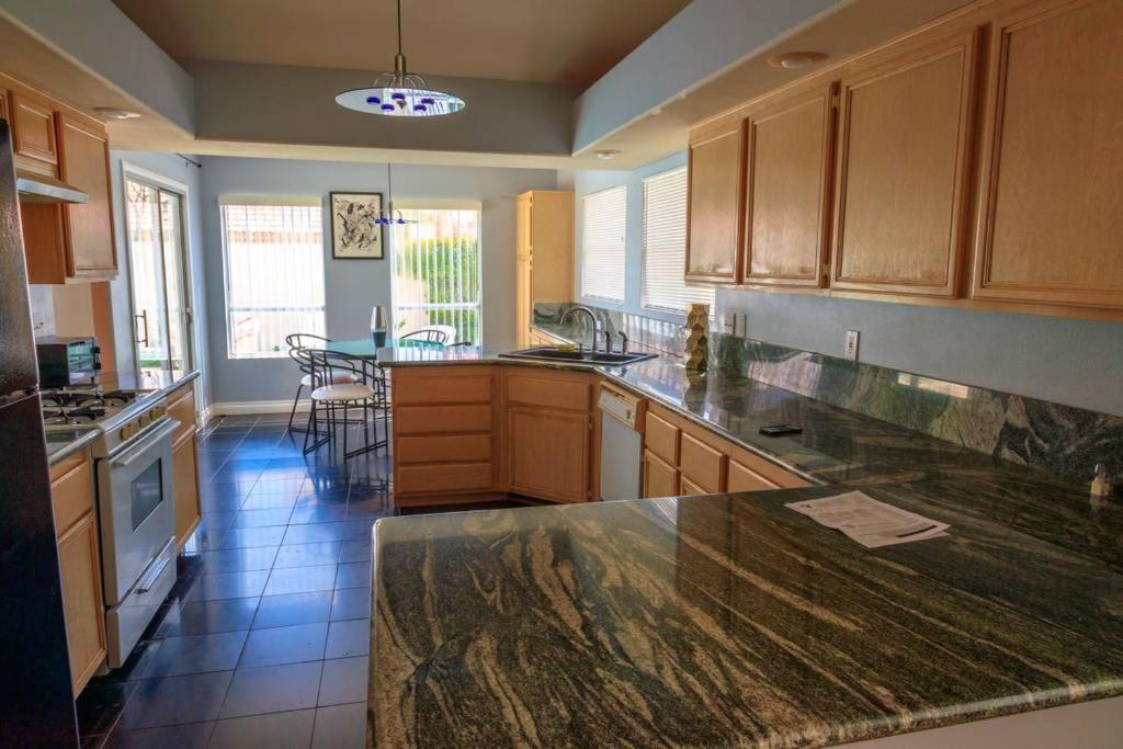 Luxury 1900 Sq Ft House Huge 46 Ft Pool & Hot Spa Las Vegas Dış mekan fotoğraf